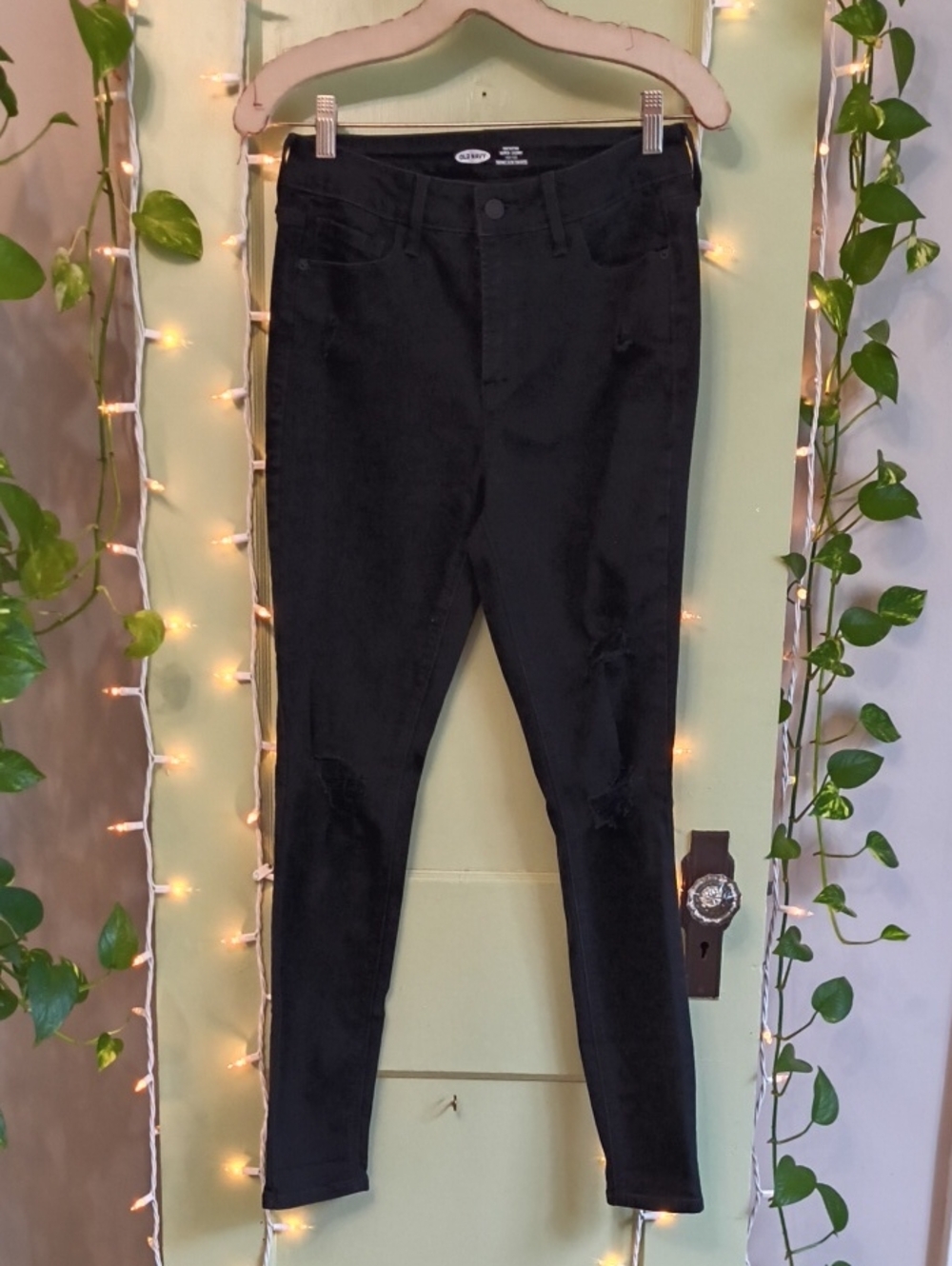 Women's Old Navy Rockstar Super Skinny High Rise Black Distressed Denim 6